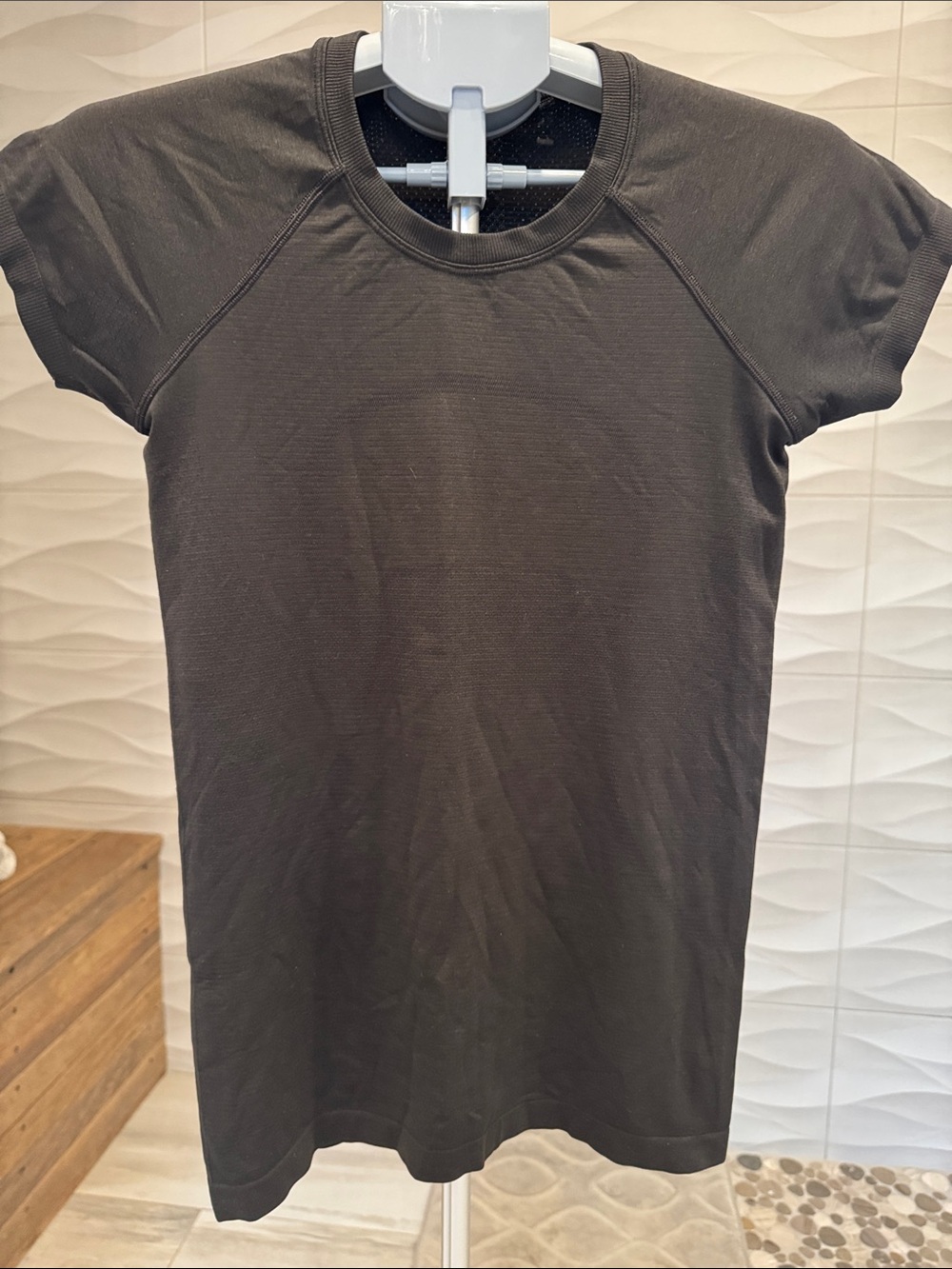 lululemon women’s swiftly tech tee hip length 6
